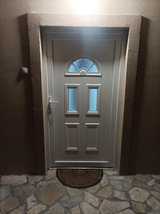 Apartmani Marija Zemun Zemun Polje エクステリア 写真