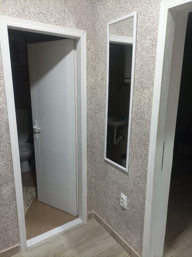 Apartmani Marija Zemun Zemun Polje エクステリア 写真